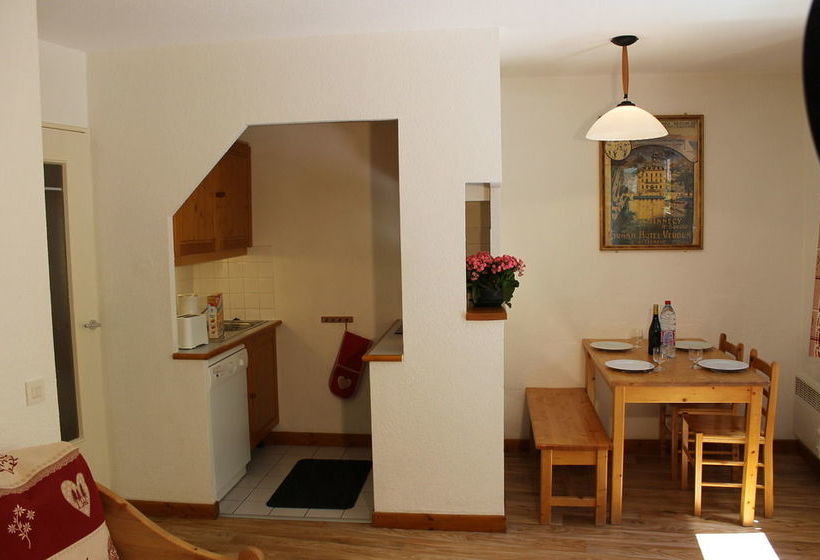 Residence Britania Cles Blanches