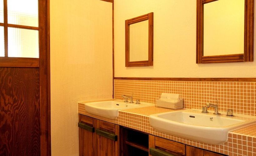 Рёкан Shiretoko Village