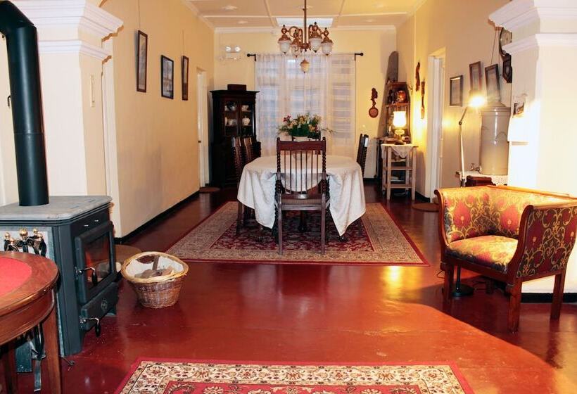 Senani Colonial Holiday Bungalow