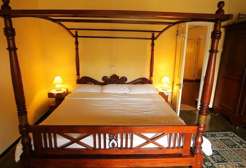 Senani Colonial Holiday Bungalow