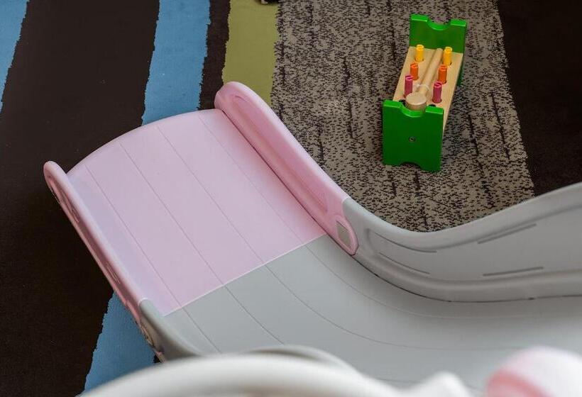 Guangzhou Baiyun Airport Rejoice By Argyle Hotel Rehe Metro Exit B   Free Shuttle Bus Is Provided Du