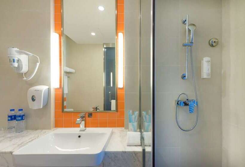 Guangzhou Baiyun Airport Rejoice By Argyle Hotel Rehe Metro Exit B   Free Shuttle Bus Is Provided Du