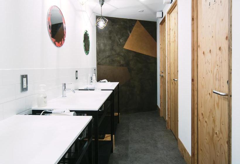 Wise Owl Hostels Tokyo