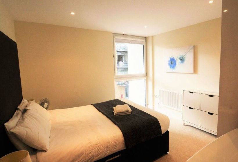 Zen Apartments   City Airport London