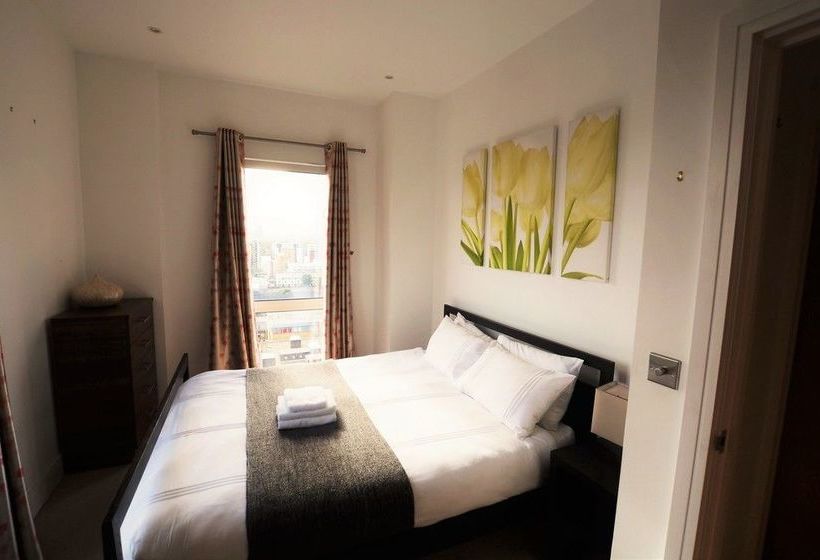 Zen Apartments   City Airport London