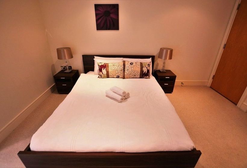 Zen Apartments   City Airport London