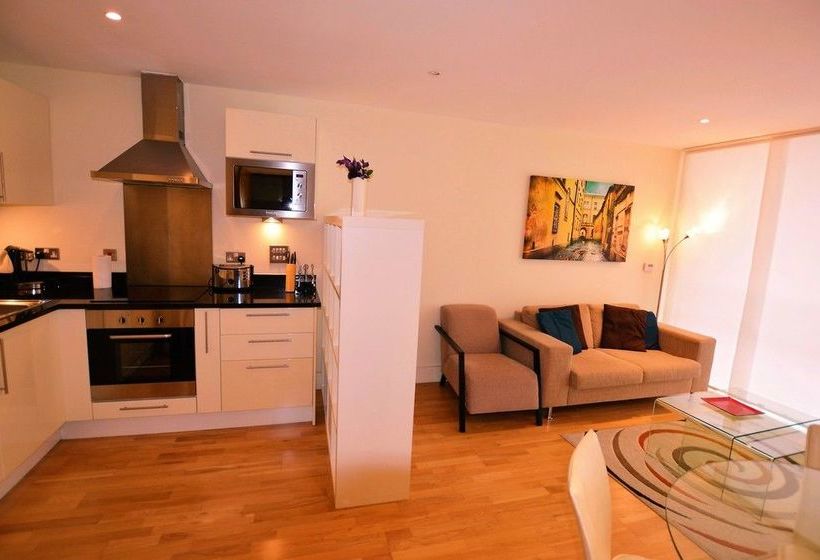 Zen Apartments   City Airport London