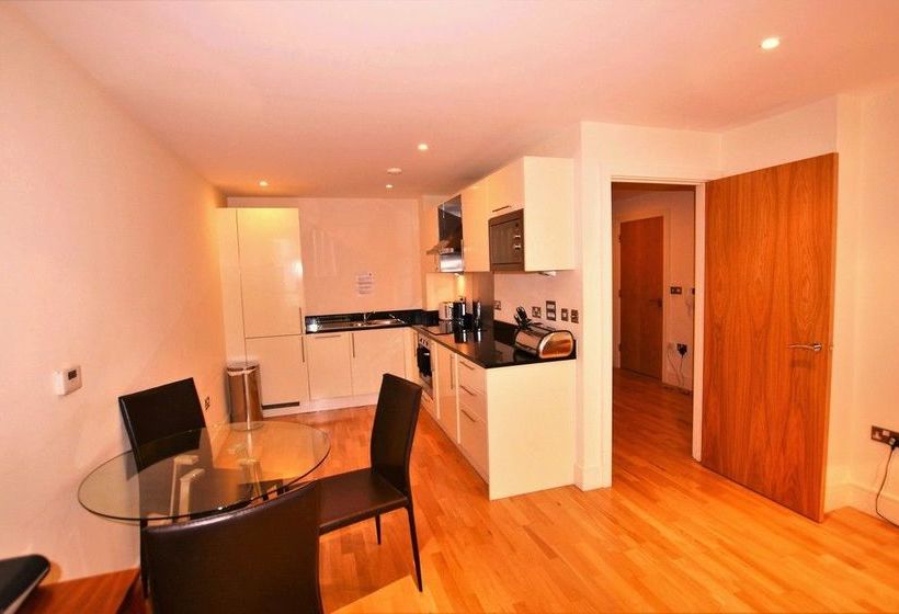 Zen Apartments   City Airport London