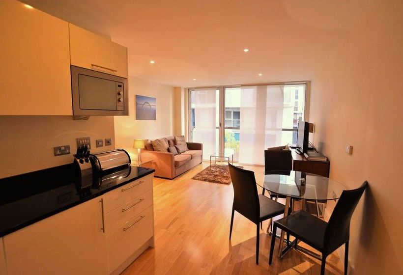 Zen Apartments   City Airport London