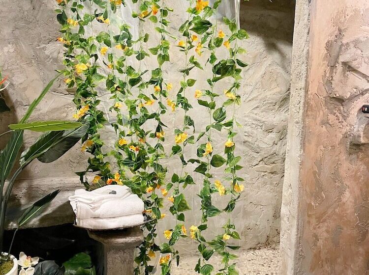 5th East Hall Bed & Breakfast