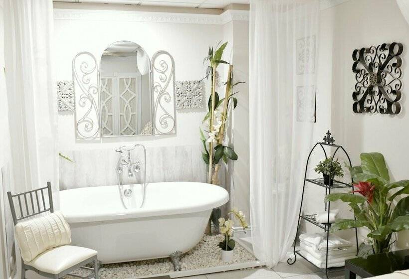 5th East Hall Bed & Breakfast