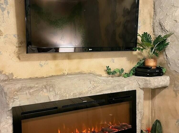 5th East Hall Bed & Breakfast