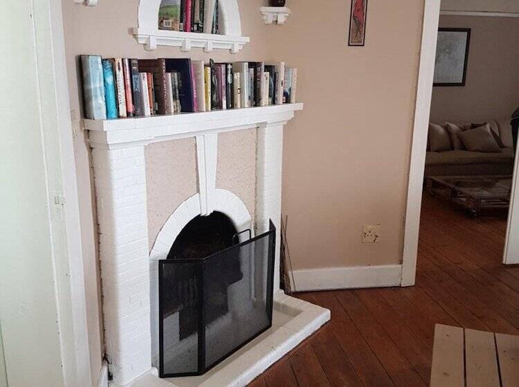 Общежитие Oasis Shanti Backpackers