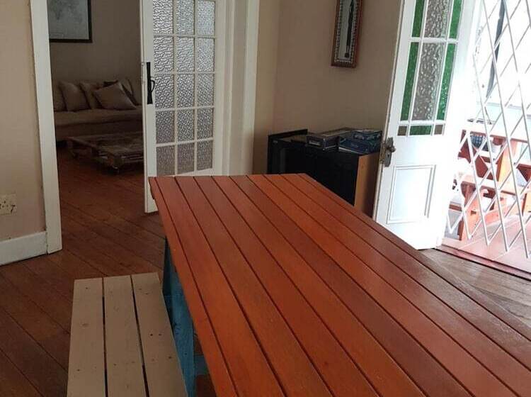 Общежитие Oasis Shanti Backpackers