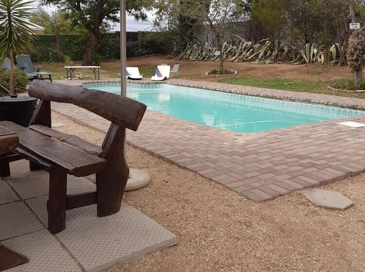 Общежитие Oasis Shanti Backpackers