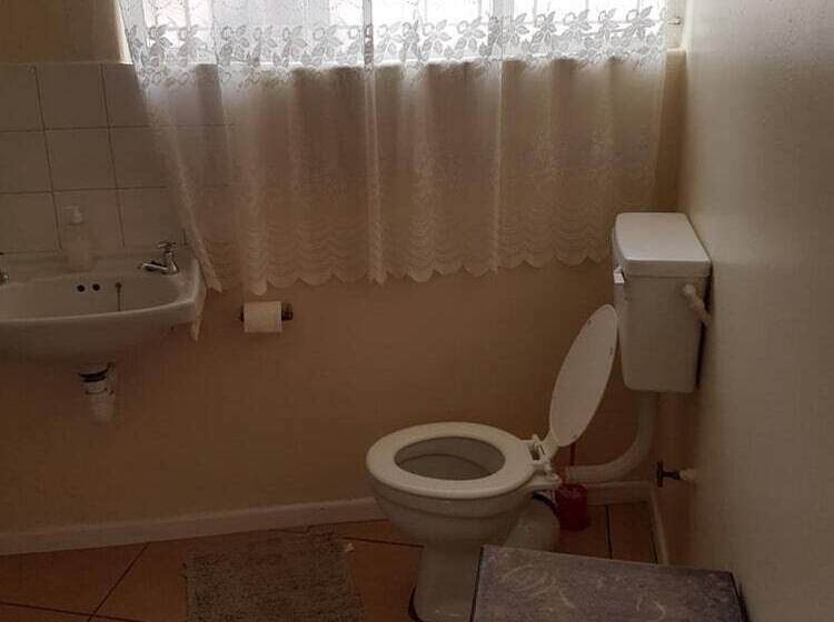 Общежитие Oasis Shanti Backpackers