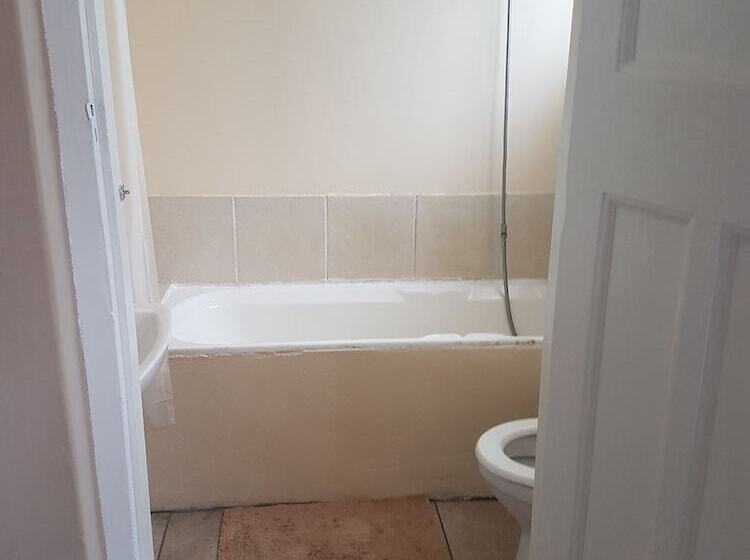 Общежитие Oasis Shanti Backpackers