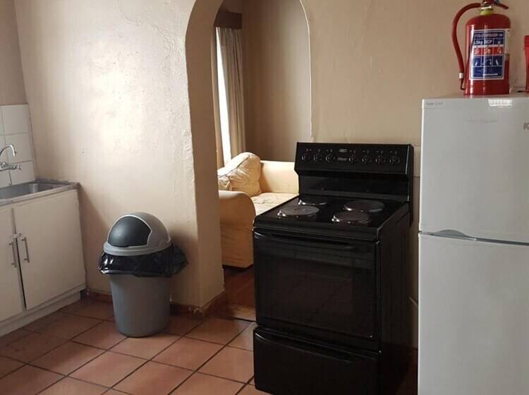 Общежитие Oasis Shanti Backpackers