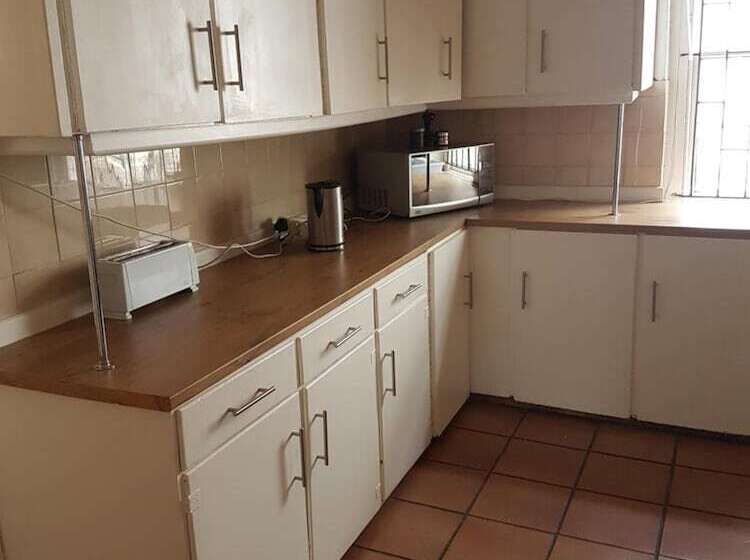 Общежитие Oasis Shanti Backpackers