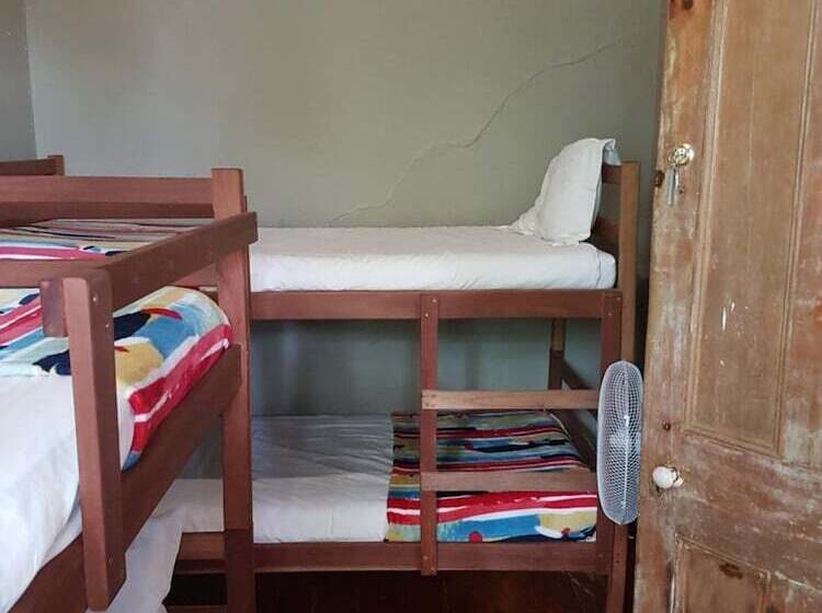 Общежитие Oasis Shanti Backpackers