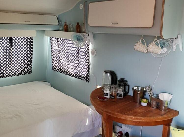 Общежитие Oasis Shanti Backpackers