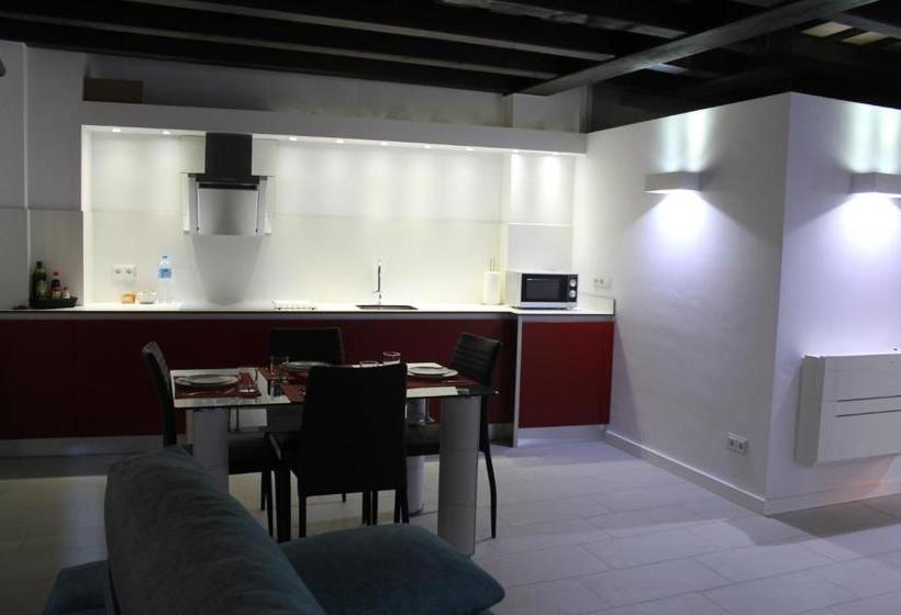 Apartaments Y Habitacions Entre Volcans