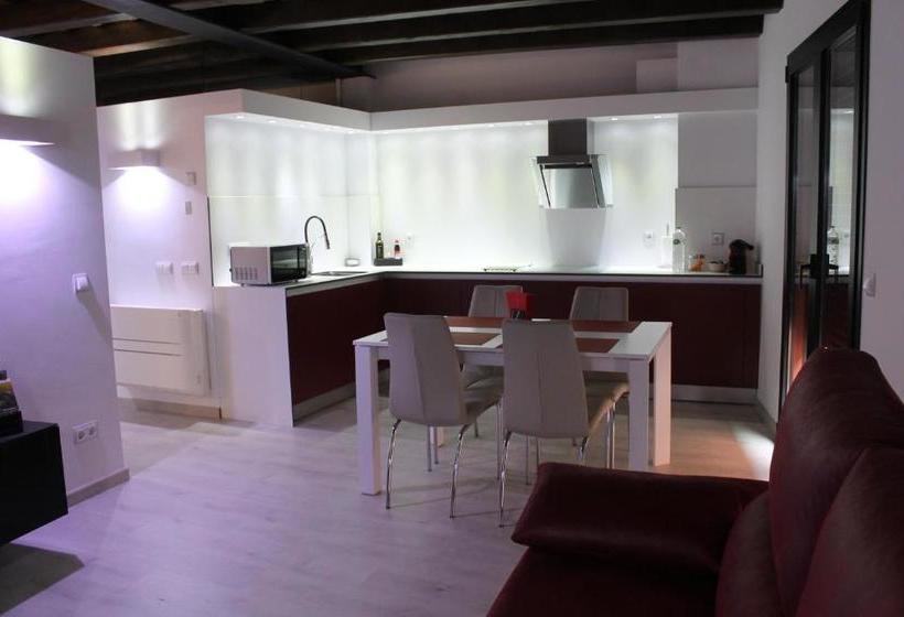 Apartaments Y Habitacions Entre Volcans