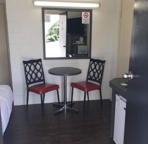 Azalea Motel
