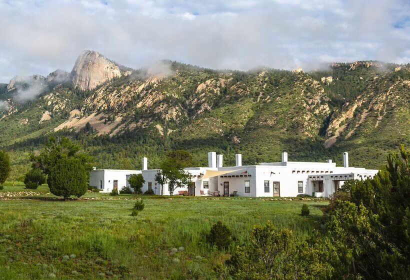 Bed and Breakfast Casa Del Gavilan Historic Inn