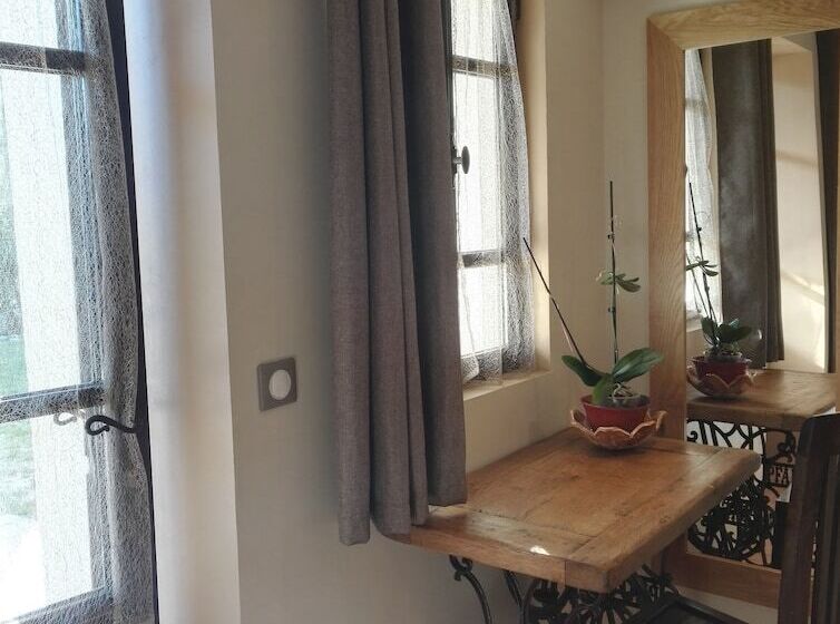 ベッドアンドブレックファースト Chambres D Hôtes La Chrysalide