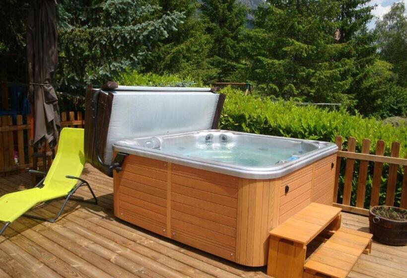 مبيت وإفطار Chambres D'hôtes Le Génépi