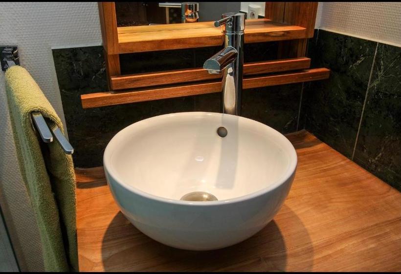 Maison D Hôtes Des Toits En Ville B&b