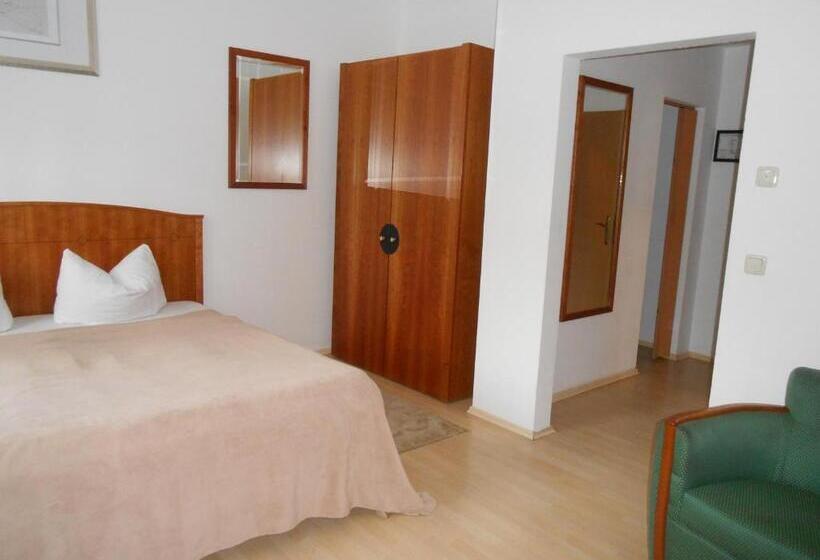 住宿加早餐  Internat Schloss Spiegelberg