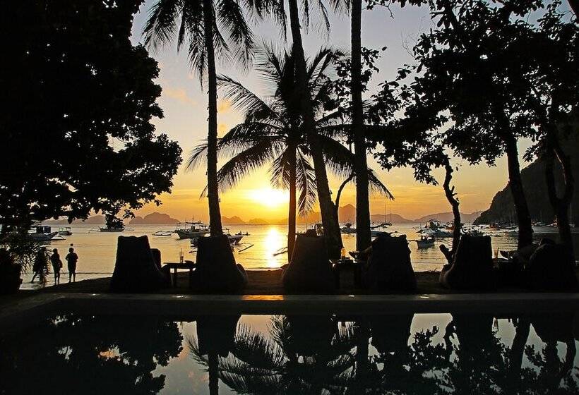 تختخواب و صبحانه Last Frontier Beach Resort Adults Only