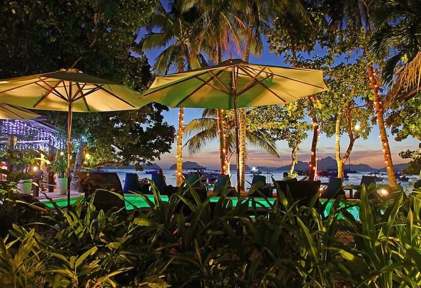 تختخواب و صبحانه Last Frontier Beach Resort Adults Only