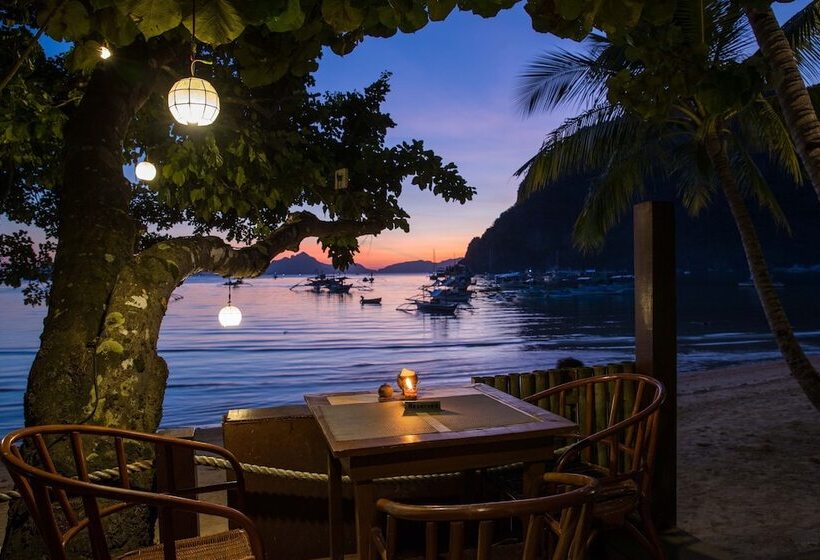 تختخواب و صبحانه Last Frontier Beach Resort Adults Only