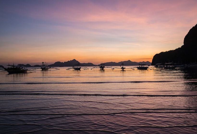 تختخواب و صبحانه Last Frontier Beach Resort Adults Only