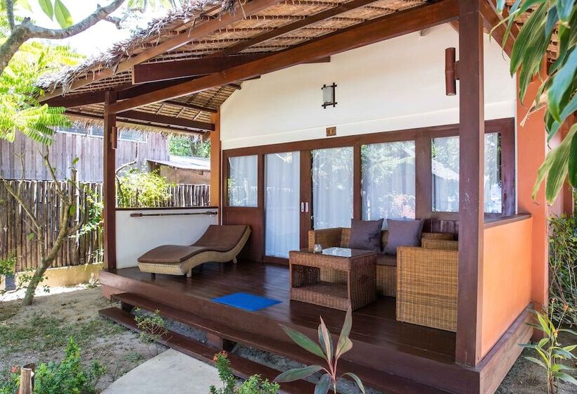 تختخواب و صبحانه Last Frontier Beach Resort Adults Only