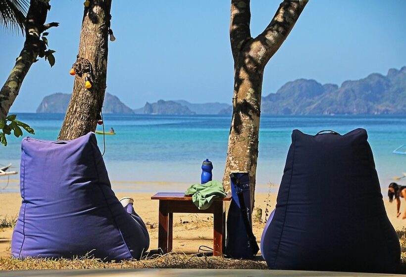 تختخواب و صبحانه Last Frontier Beach Resort Adults Only