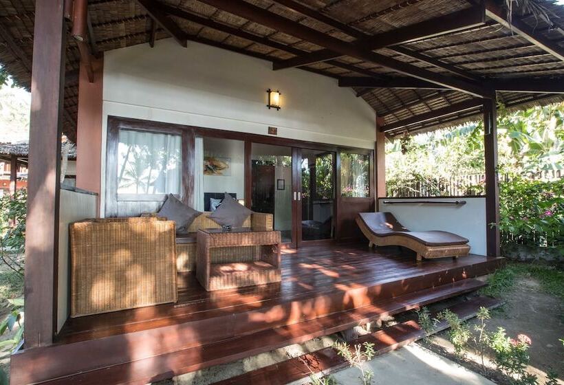 تختخواب و صبحانه Last Frontier Beach Resort Adults Only