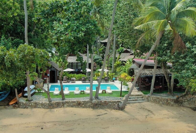 تختخواب و صبحانه Last Frontier Beach Resort Adults Only