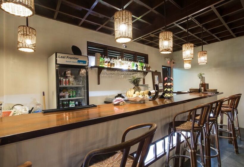تختخواب و صبحانه Last Frontier Beach Resort Adults Only