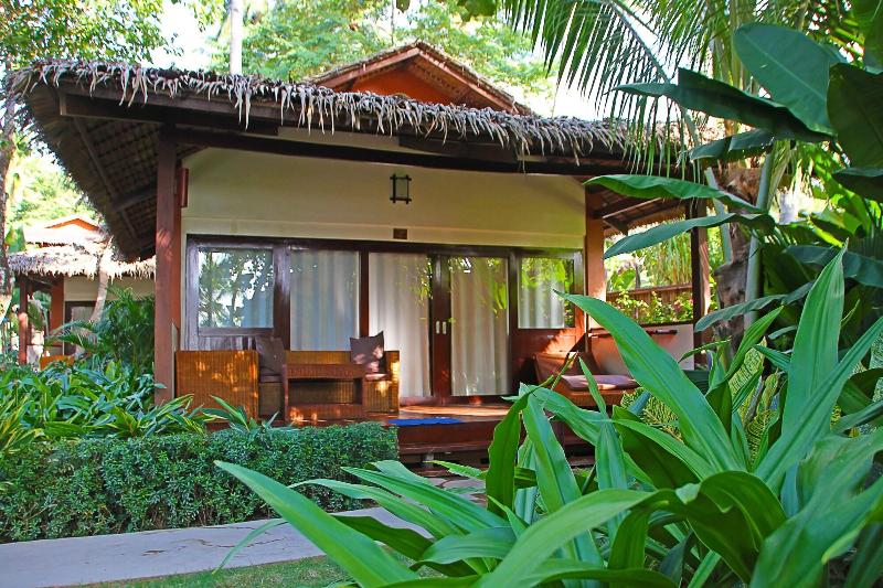 تختخواب و صبحانه Last Frontier Beach Resort Adults Only