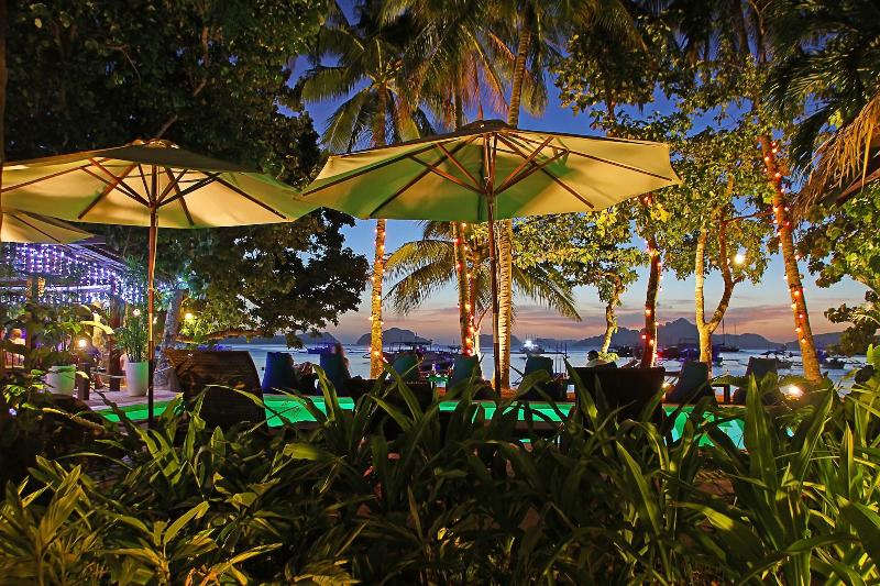 تختخواب و صبحانه Last Frontier Beach Resort Adults Only