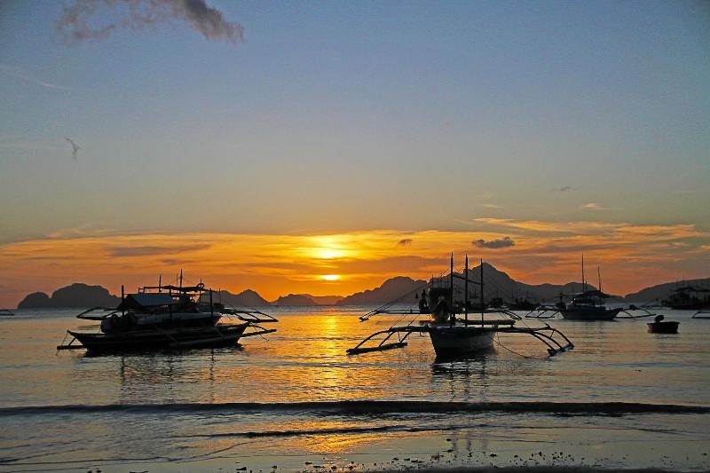 تختخواب و صبحانه Last Frontier Beach Resort Adults Only