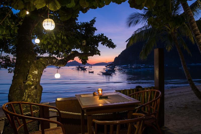 تختخواب و صبحانه Last Frontier Beach Resort Adults Only