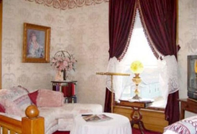 مبيت وإفطار Port City Victorian Inn