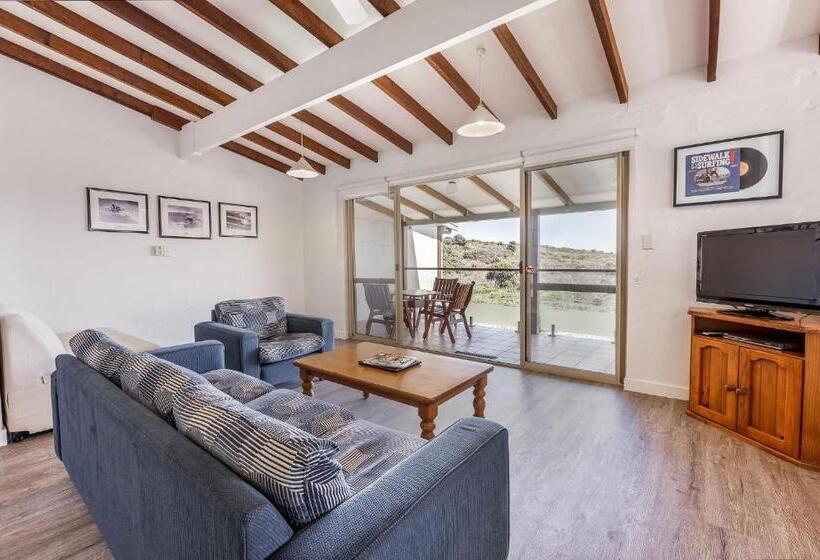 Canal Rocks Beachfront Apartments