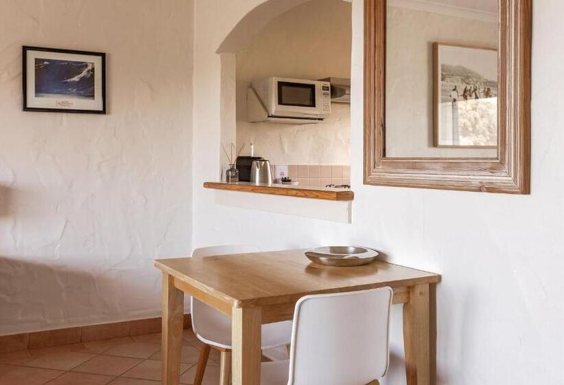 Canal Rocks Beachfront Apartments