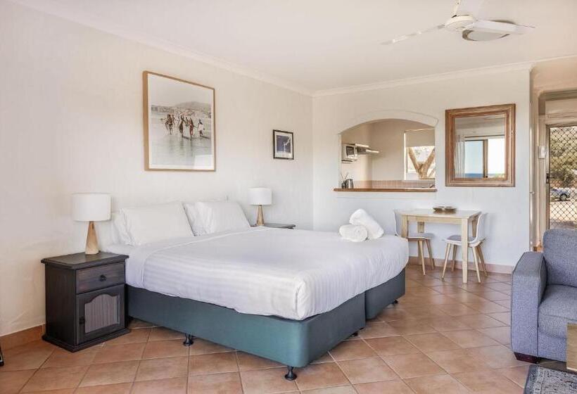 Canal Rocks Beachfront Apartments